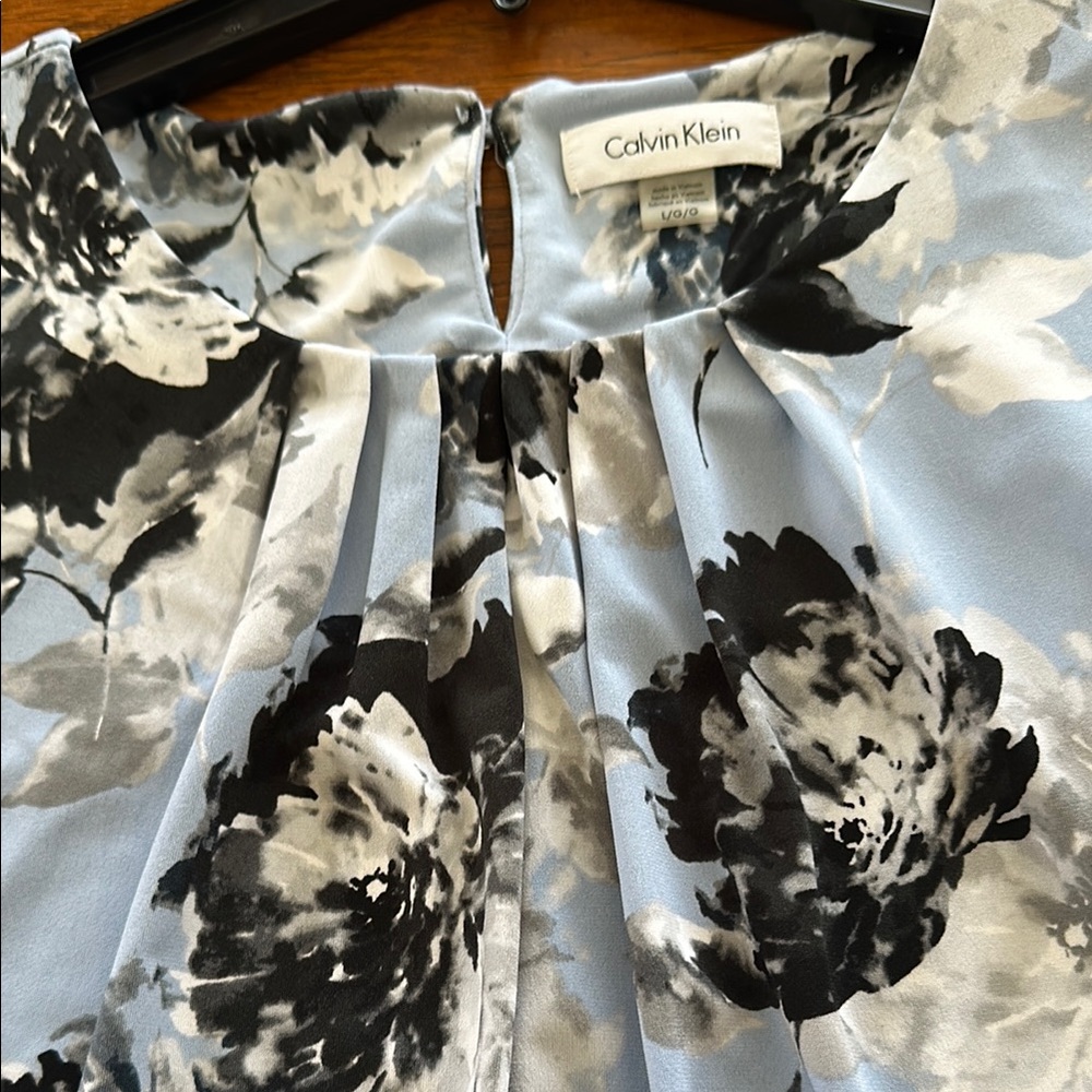Calvin Klein Women's Blue Floral Top - Picture 6 of 7